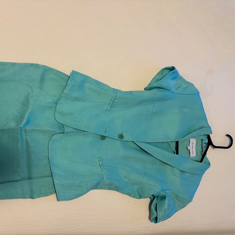 Short sleeve jacket and skirt